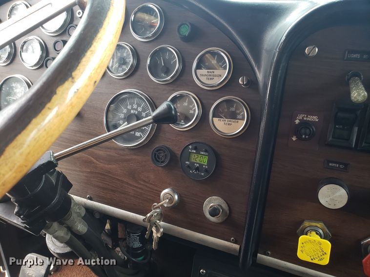 image for item EL9756 1979 Peterbilt 359 semi truck