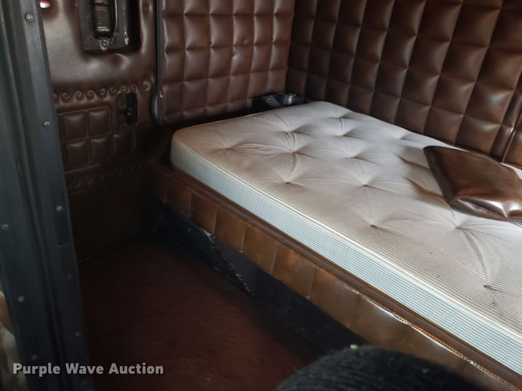 image for item EL9756 1979 Peterbilt 359 semi truck