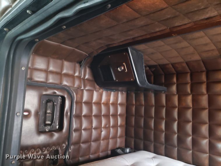 image for item EL9756 1979 Peterbilt 359 semi truck