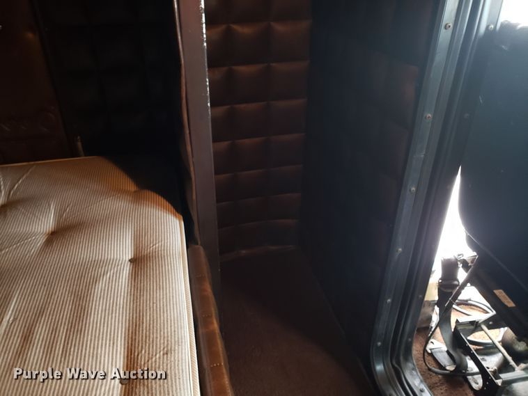 image for item EL9756 1979 Peterbilt 359 semi truck