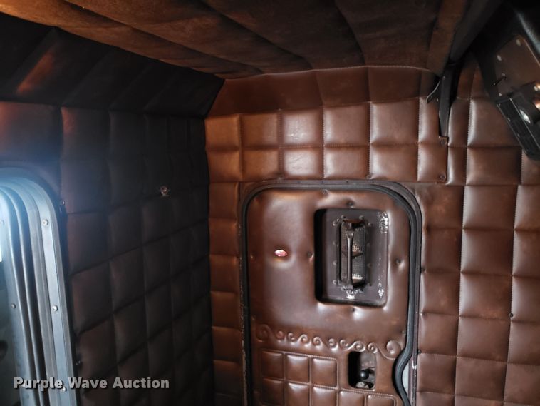 image for item EL9756 1979 Peterbilt 359 semi truck