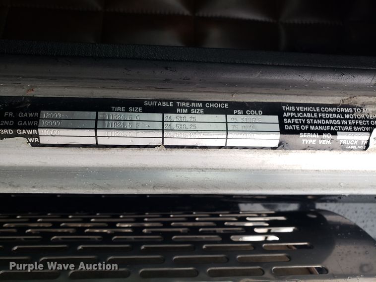 image for item EL9756 1979 Peterbilt 359 semi truck