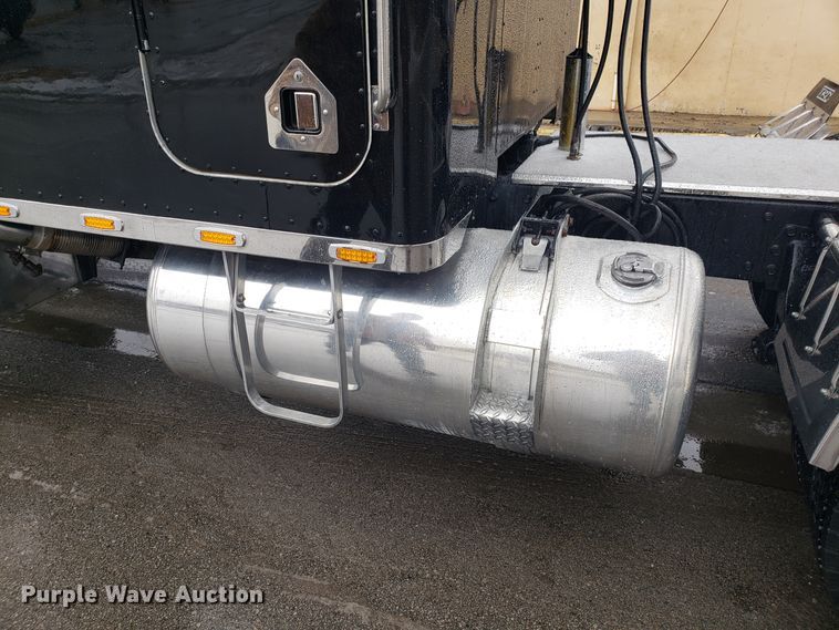 image for item EL9756 1979 Peterbilt 359 semi truck