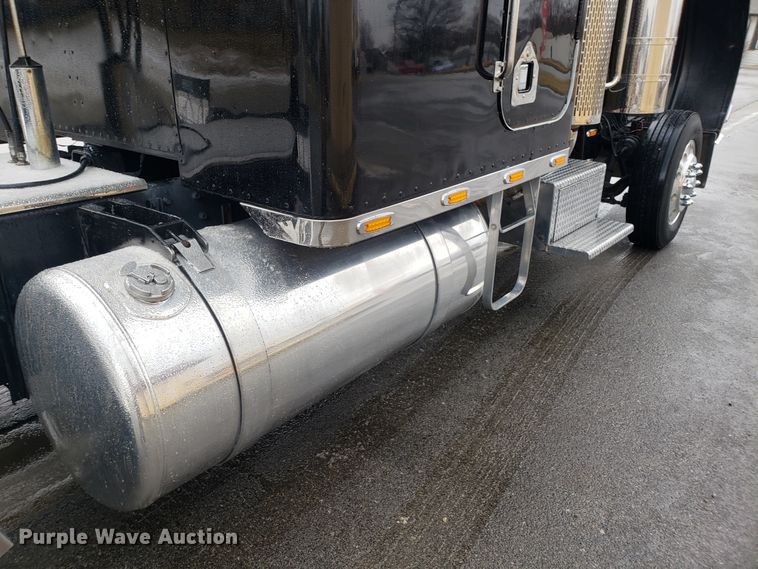 image for item EL9756 1979 Peterbilt 359 semi truck