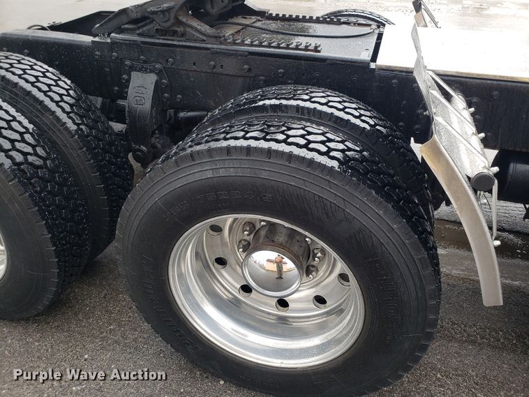 image for item EL9756 1979 Peterbilt 359 semi truck