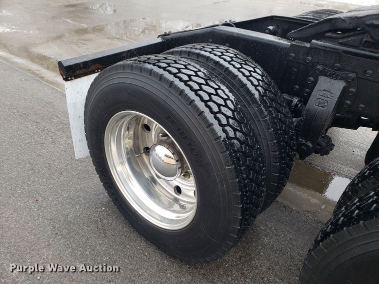 image for item EL9756 1979 Peterbilt 359 semi truck