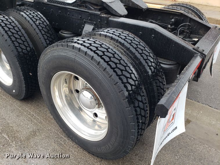 image for item EL9756 1979 Peterbilt 359 semi truck