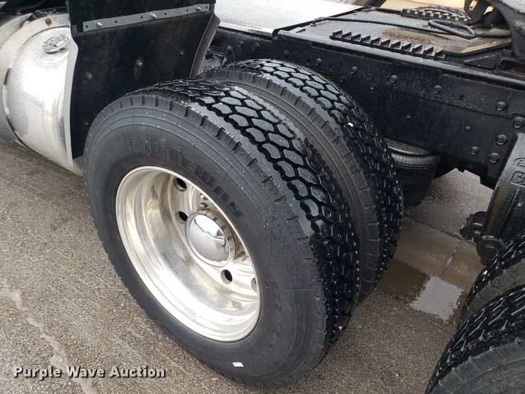 image for item EL9756 1979 Peterbilt 359 semi truck