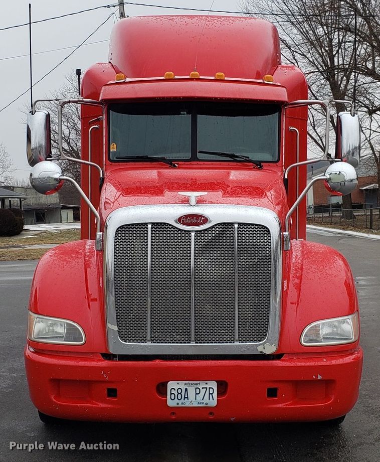 image for item EL9757 2013 Peterbilt 386 semi truck
