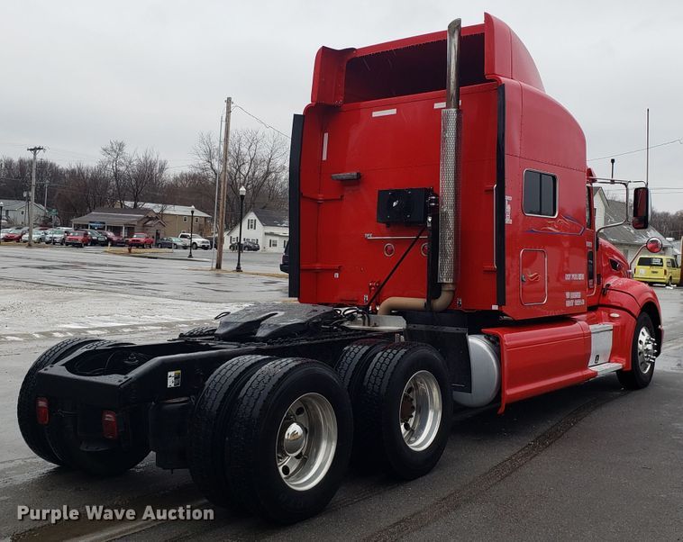 image for item EL9757 2013 Peterbilt 386 semi truck