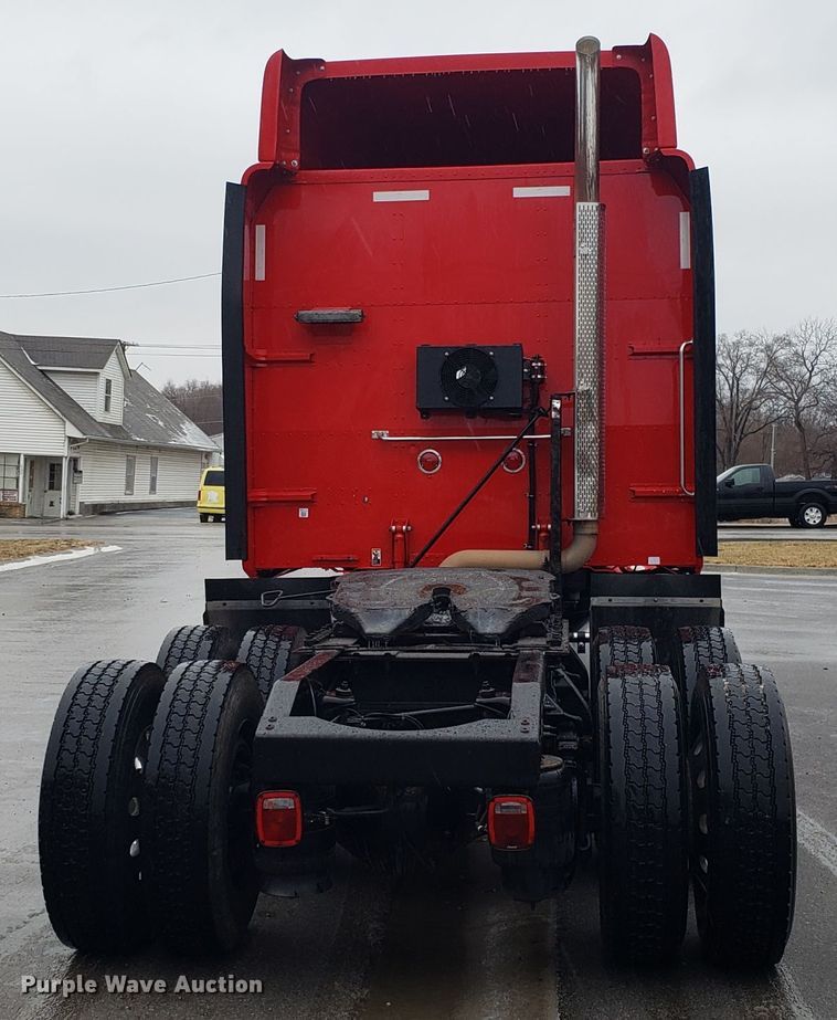 image for item EL9757 2013 Peterbilt 386 semi truck