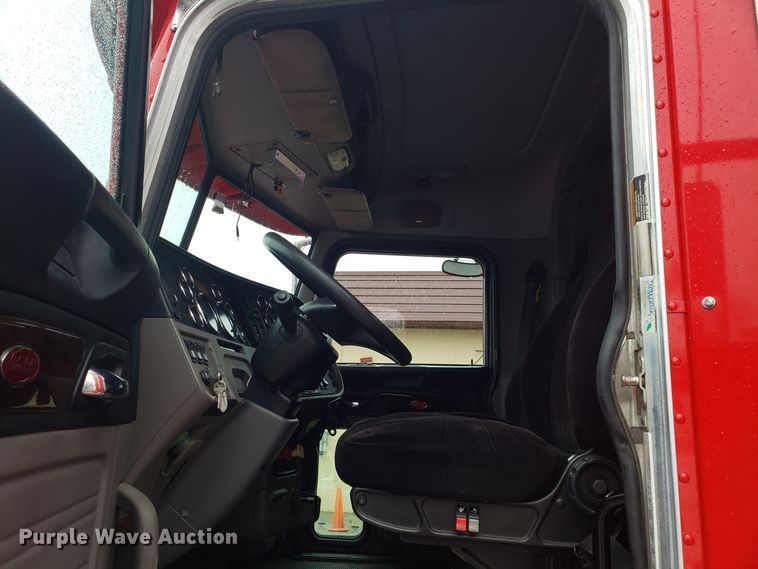 image for item EL9757 2013 Peterbilt 386 semi truck