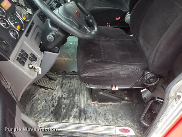 image for item EL9757 2013 Peterbilt 386 semi truck