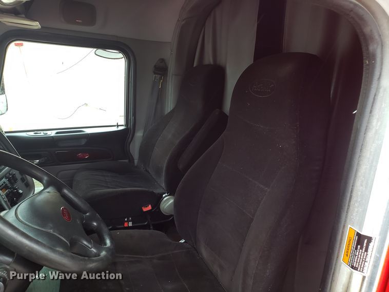 image for item EL9757 2013 Peterbilt 386 semi truck