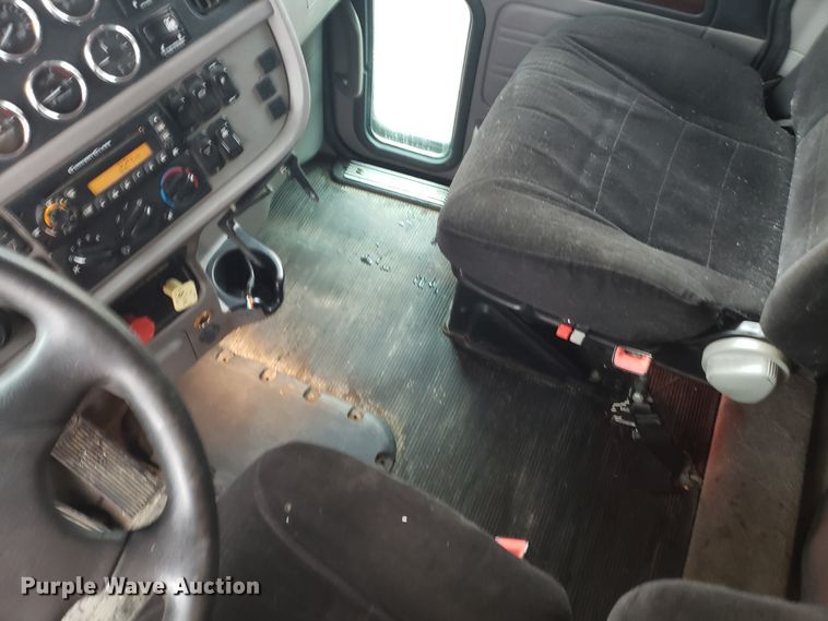 image for item EL9757 2013 Peterbilt 386 semi truck