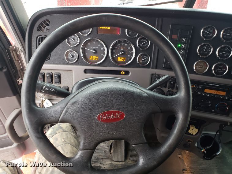 image for item EL9757 2013 Peterbilt 386 semi truck