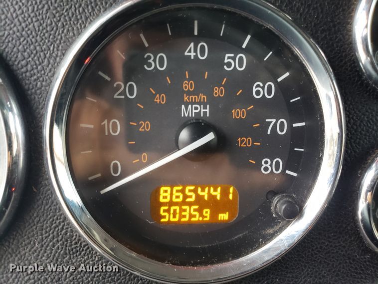 image for item EL9757 2013 Peterbilt 386 semi truck