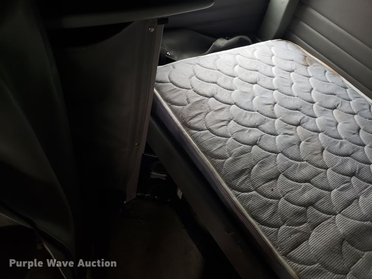 image for item EL9757 2013 Peterbilt 386 semi truck