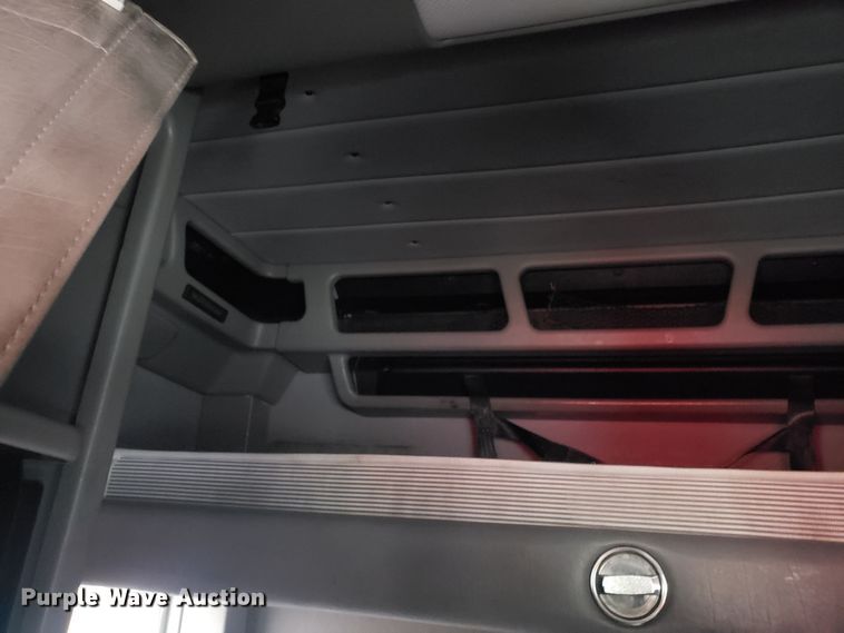 image for item EL9757 2013 Peterbilt 386 semi truck