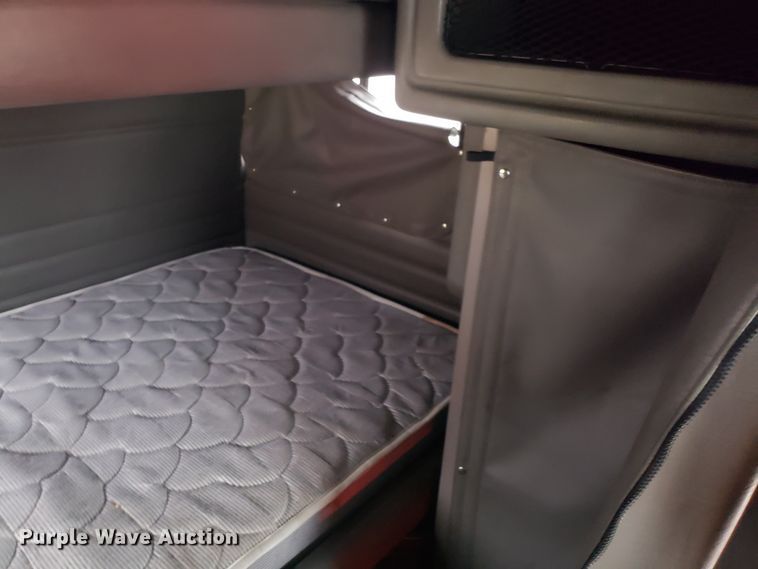 image for item EL9757 2013 Peterbilt 386 semi truck