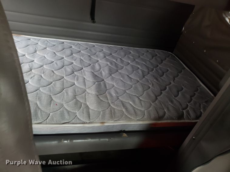 image for item EL9757 2013 Peterbilt 386 semi truck