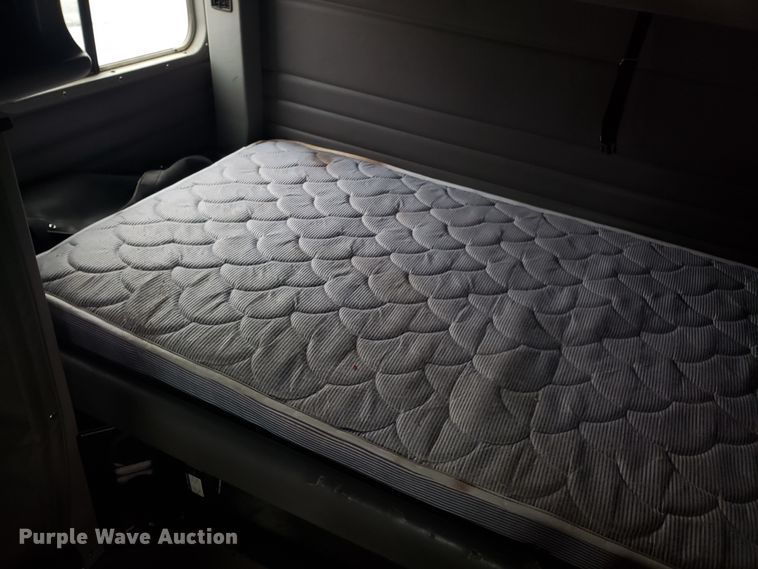 image for item EL9757 2013 Peterbilt 386 semi truck