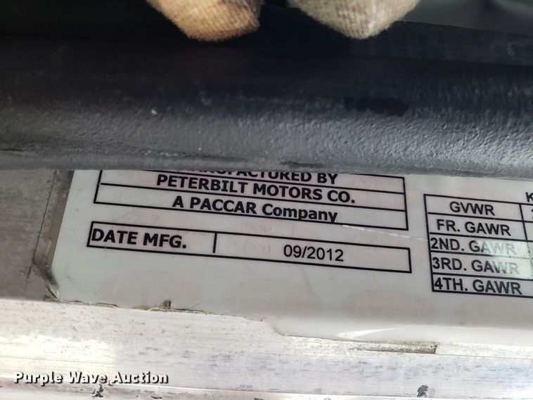 image for item EL9757 2013 Peterbilt 386 semi truck