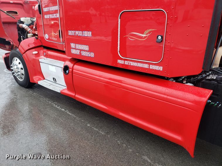 image for item EL9757 2013 Peterbilt 386 semi truck