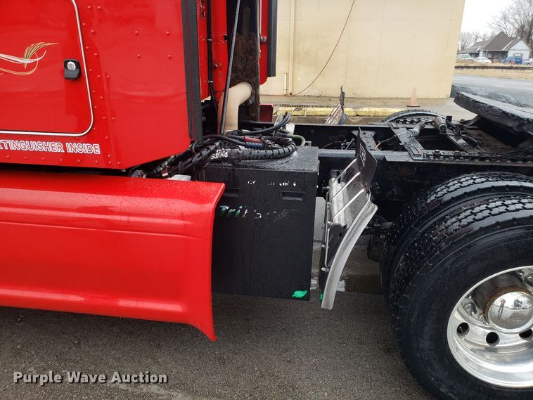 image for item EL9757 2013 Peterbilt 386 semi truck