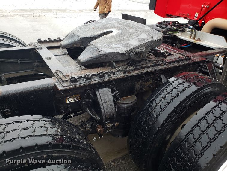 image for item EL9757 2013 Peterbilt 386 semi truck