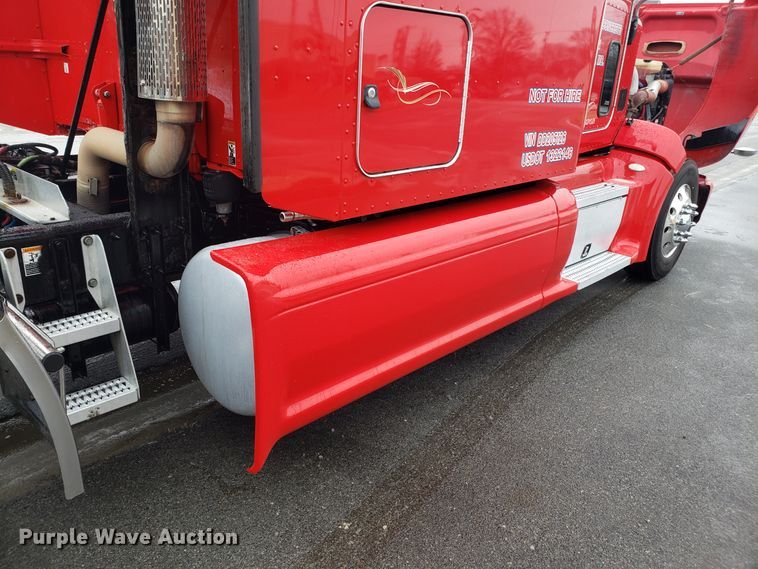 image for item EL9757 2013 Peterbilt 386 semi truck