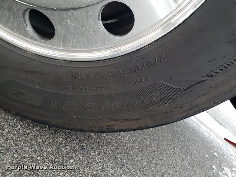 image for item EL9757 2013 Peterbilt 386 semi truck