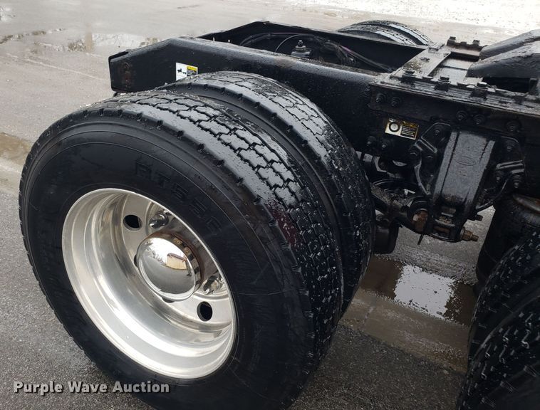 image for item EL9757 2013 Peterbilt 386 semi truck