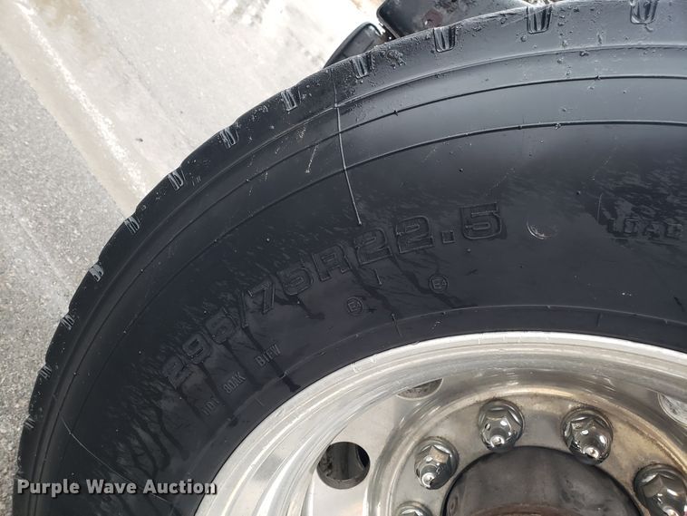 image for item EL9757 2013 Peterbilt 386 semi truck