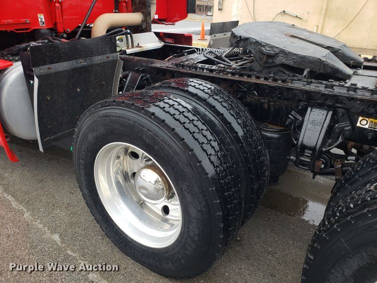 image for item EL9757 2013 Peterbilt 386 semi truck