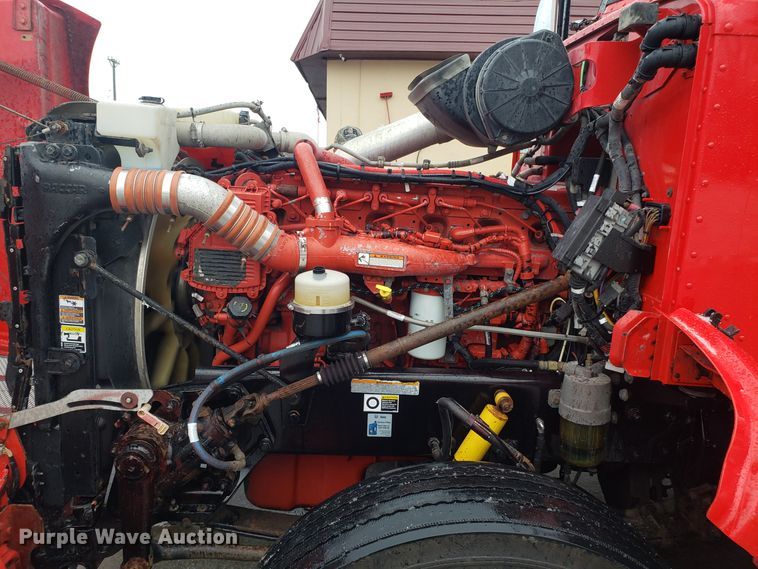 image for item EL9757 2013 Peterbilt 386 semi truck