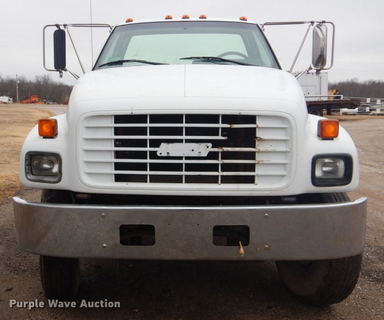 image for item FF9227 2001 GMC C7500 truck cab and chassis
