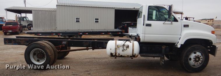 image for item FF9227 2001 GMC C7500 truck cab and chassis