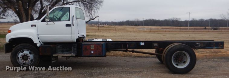 image for item FF9227 2001 GMC C7500 truck cab and chassis