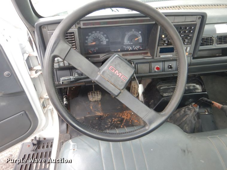 image for item FF9227 2001 GMC C7500 truck cab and chassis