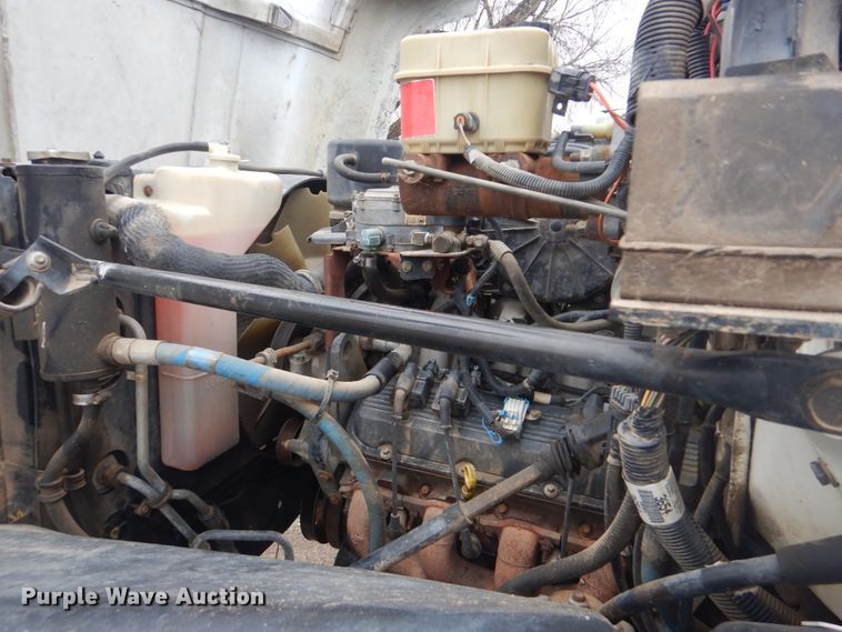 image for item FF9227 2001 GMC C7500 truck cab and chassis