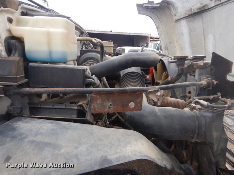 image for item FF9227 2001 GMC C7500 truck cab and chassis