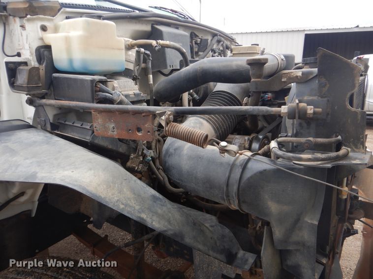 image for item FF9227 2001 GMC C7500 truck cab and chassis