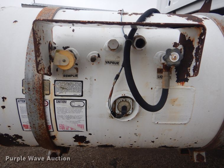 image for item FF9227 2001 GMC C7500 truck cab and chassis