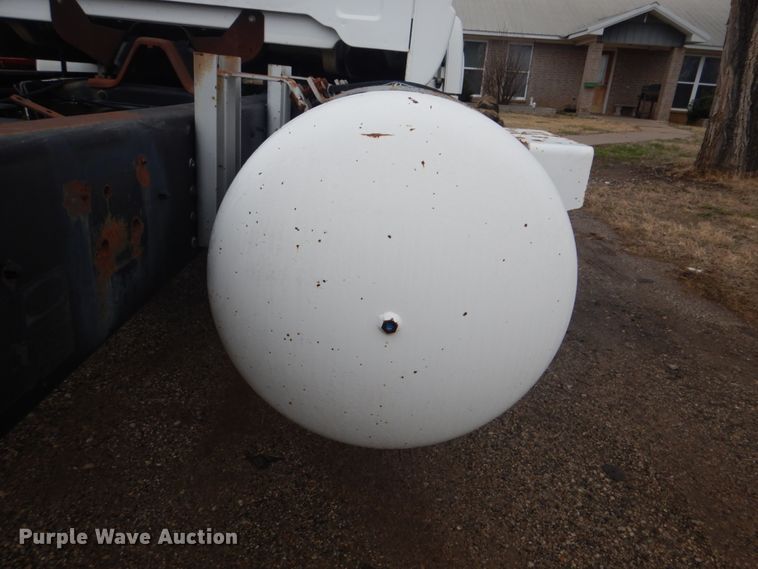 image for item FF9227 2001 GMC C7500 truck cab and chassis