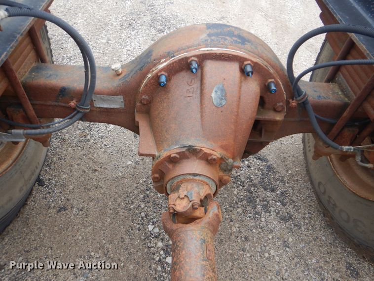 image for item FF9227 2001 GMC C7500 truck cab and chassis