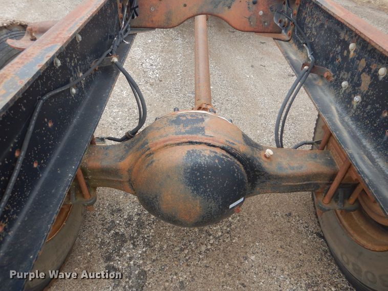 image for item FF9227 2001 GMC C7500 truck cab and chassis