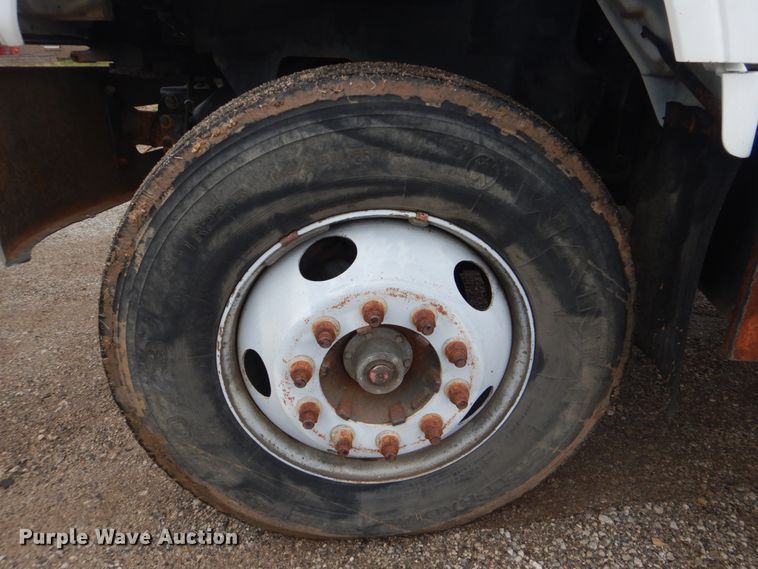 image for item FF9227 2001 GMC C7500 truck cab and chassis