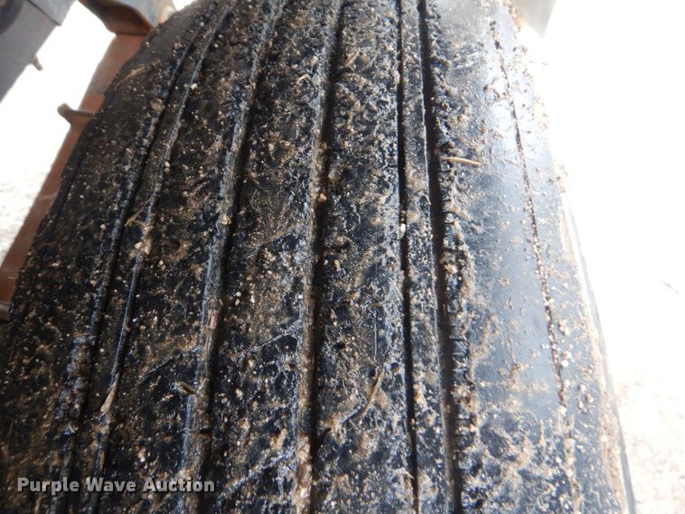 image for item FF9227 2001 GMC C7500 truck cab and chassis