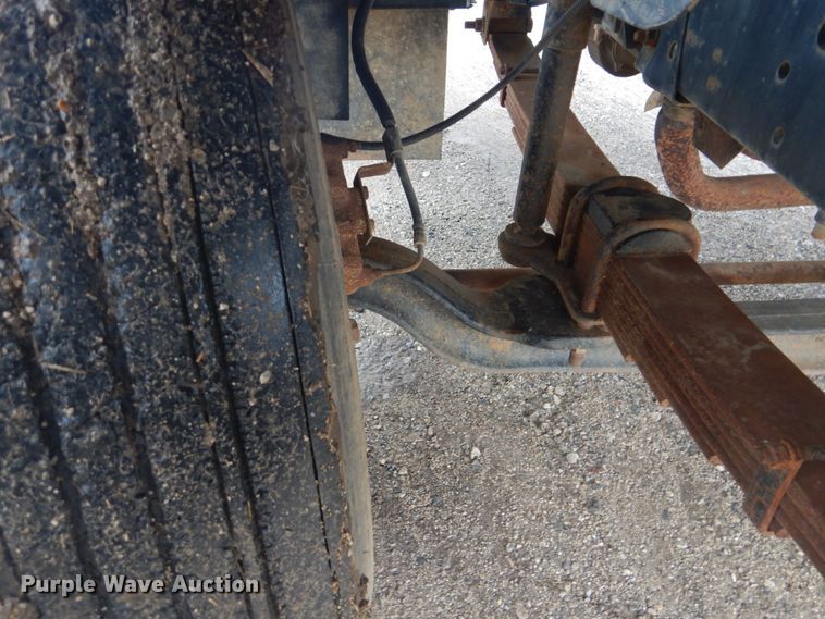 image for item FF9227 2001 GMC C7500 truck cab and chassis